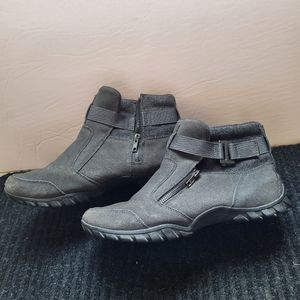 Easyspirit Grey Suede Boots